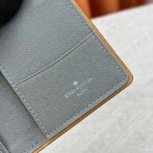 【AT13541】魅力的なモノグラム・マカサー・キャンバス財布 - モダンなビジネスアクセサリー | Louis Vuitton