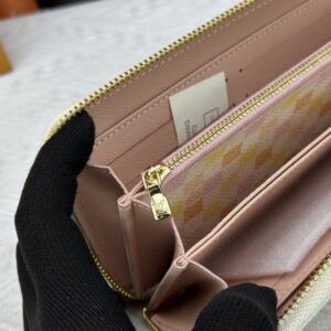 【AT13543】ルイ・ヴィトン ダミエシリーズのクラシックな柄が特徴のグラデーションカラー財布 | LV