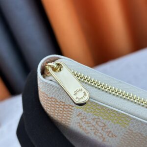 【AT13543】ルイ・ヴィトン ダミエシリーズのクラシックな柄が特徴のグラデーションカラー財布 | LV