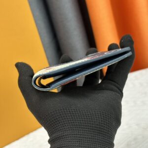 【AT13544】ルイ・ヴィトン（Louis Vuitton）ダミエ・グラフィットピクセルブラッザ財布 - グレーアート感の高級アクセサリー | Louis Vuitton Malletier
