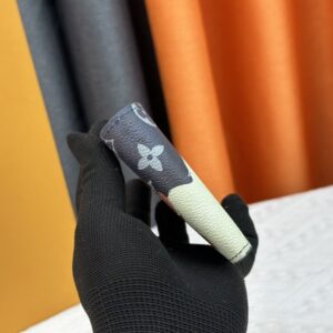 【AT13544】ルイ・ヴィトン（Louis Vuitton）ダミエ・グラフィットピクセルブラッザ財布 - グレーアート感の高級アクセサリー | Louis Vuitton Malletier