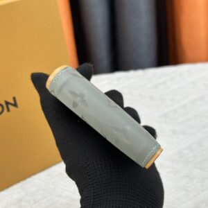 【AT13545】ルイ・ヴィトンBrazzaシリーズ 財布: デジタル時代のラグジュアリーファッションを牽引する | Louis Vuitton Malletier