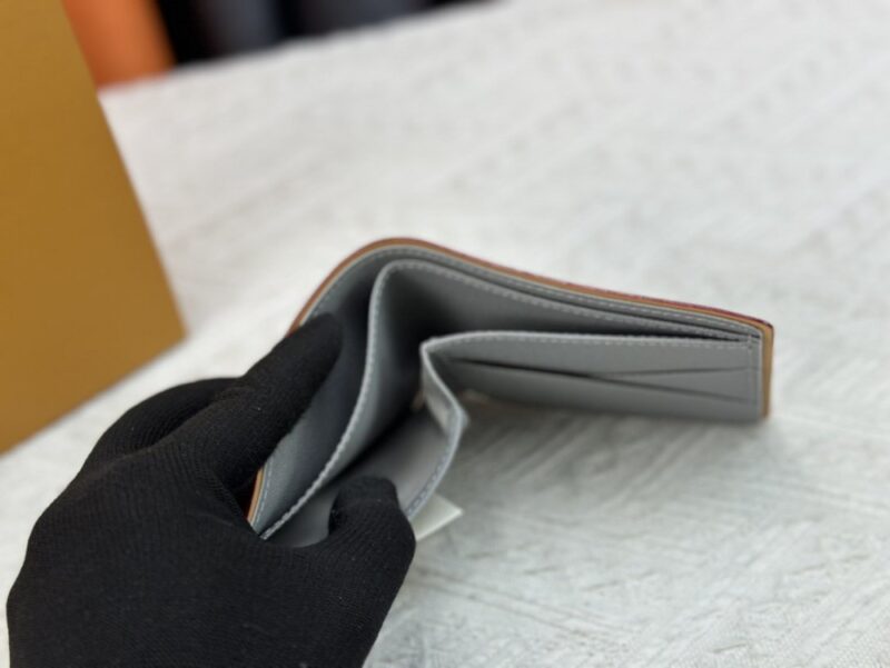 【AT13545】ルイ・ヴィトンBrazzaシリーズ 財布: デジタル時代のラグジュアリーファッションを牽引する | Louis Vuitton Malletier