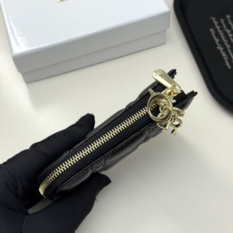 【AT13552】ディオールのクラシックなチェック柄財布 - 優雅なヤギ革製品、精巧な金属リング、使いやすいジッパーデザイン | Dior