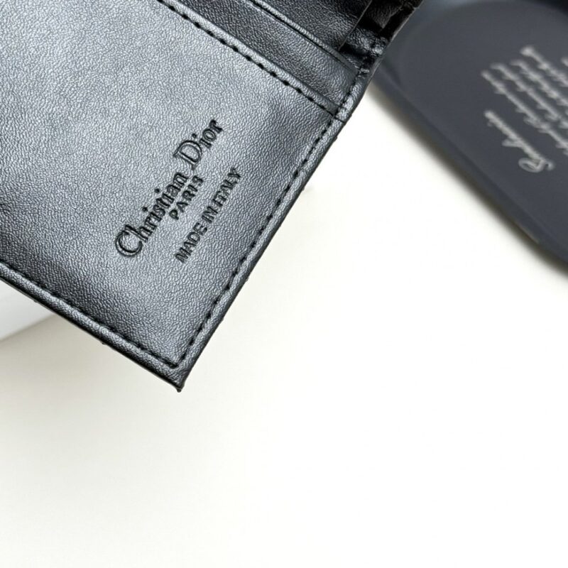 【AT13554】ディオール（Dior）のエレガントな小さな財布、高品位なファッションセンスを堪能しよう！ | Dior Paris
