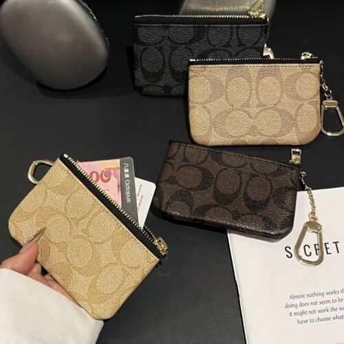 【AT13741】コーチのクラシックなエンボス加工コインケース - 軽奢なファッションの魅力を体現 | Coach
