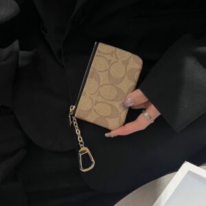 【AT13741】コーチのクラシックなエンボス加工コインケース - 軽奢なファッションの魅力を体現 | Coach