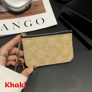 【AT13741】コーチのクラシックなエンボス加工コインケース - 軽奢なファッションの魅力を体現 | Coach