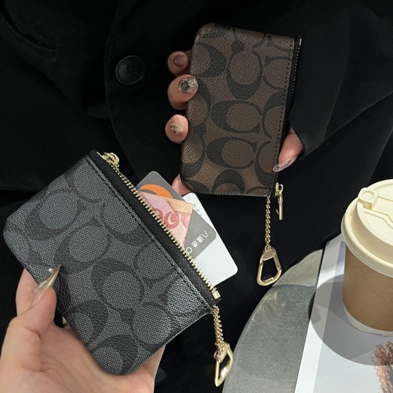 【AT13741】コーチのクラシックなエンボス加工コインケース - 軽奢なファッションの魅力を体現 | Coach