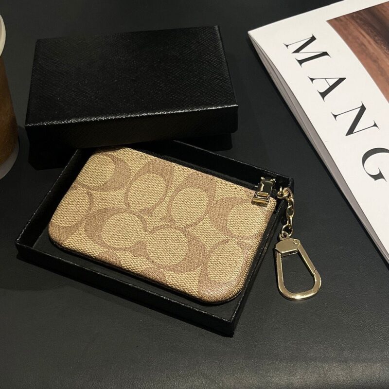 【AT13741】コーチのクラシックなエンボス加工コインケース - 軽奢なファッションの魅力を体現 | Coach