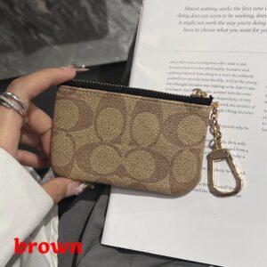 【AT13741】コーチのクラシックなエンボス加工コインケース - 軽奢なファッションの魅力を体現 | Coach