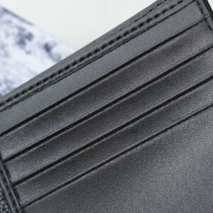 【AT13887】ディオールDiorブラックレザーショートウォレット：贅沢なエレガンスと実用性 | Dior