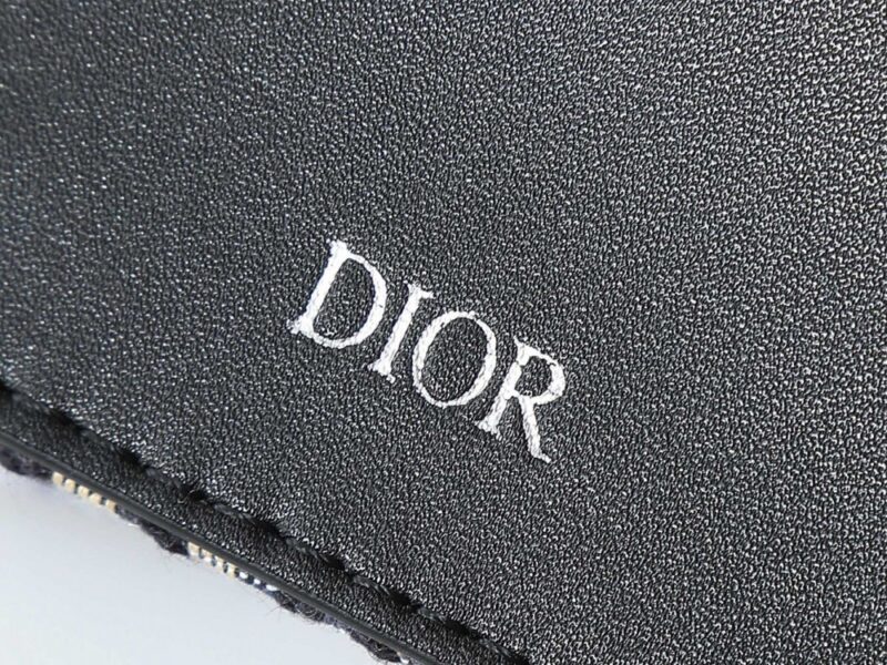 【AT13887】ディオールDiorブラックレザーショートウォレット：贅沢なエレガンスと実用性 | Dior
