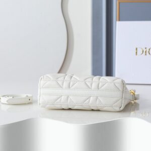 【AT13905】ディオールのラムスキンクラシックハンドバッグ - エレガントさとモダンさを融合した典型 | Christian Dior