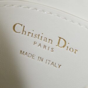 【AT13905】ディオールのラムスキンクラシックハンドバッグ - エレガントさとモダンさを融合した典型 | Christian Dior