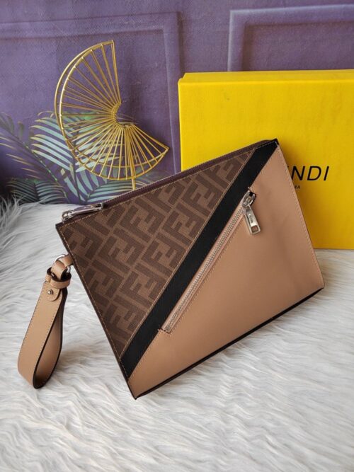【AT13907】Fendi（フェンディ）クラシックなジオメトリックスタイルのクラッチバッグ - 贅沢なエレガンスと前衛の融合 | Fendi
