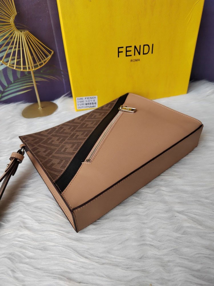 【AT13907】Fendi（フェンディ）クラシックなジオメトリックスタイルのクラッチバッグ - 贅沢なエレガンスと前衛の融合 | Fendi