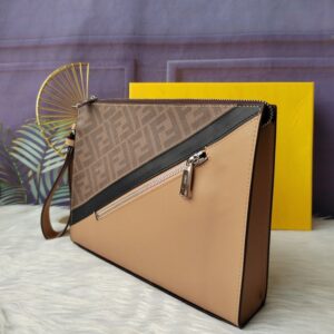 【AT13907】Fendi（フェンディ）クラシックなジオメトリックスタイルのクラッチバッグ - 贅沢なエレガンスと前衛の融合 | Fendi