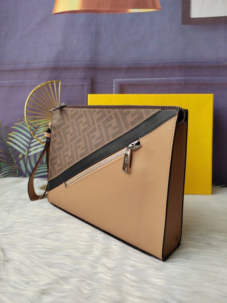 【AT13907】Fendi（フェンディ）クラシックなジオメトリックスタイルのクラッチバッグ - 贅沢なエレガンスと前衛の融合 | Fendi