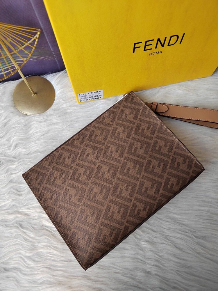 【AT13907】Fendi（フェンディ）クラシックなジオメトリックスタイルのクラッチバッグ - 贅沢なエレガンスと前衛の融合 | Fendi