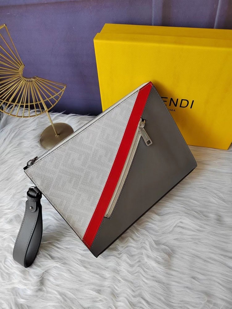 【AT13908】フェンディFendiのクラシックなクラッチバッグ - エレガントでモダンなデザイン | Fendi Roma