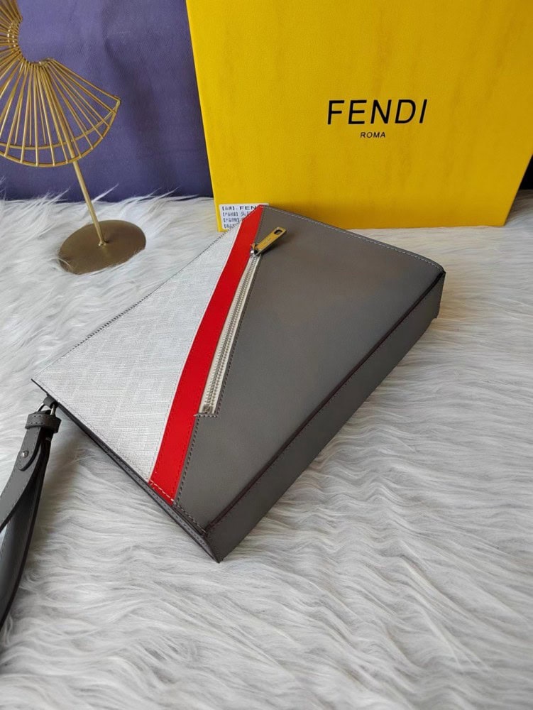 【AT13908】フェンディFendiのクラシックなクラッチバッグ - エレガントでモダンなデザイン | Fendi Roma