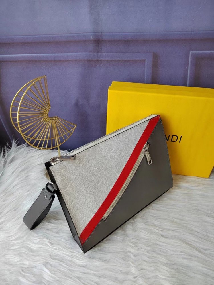 【AT13908】フェンディFendiのクラシックなクラッチバッグ - エレガントでモダンなデザイン | Fendi Roma