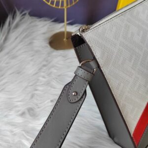 【AT13908】フェンディFendiのクラシックなクラッチバッグ - エレガントでモダンなデザイン | Fendi Roma