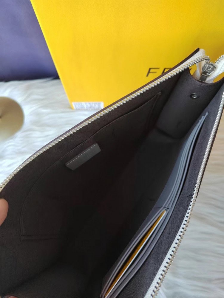 【AT13908】フェンディFendiのクラシックなクラッチバッグ - エレガントでモダンなデザイン | Fendi Roma
