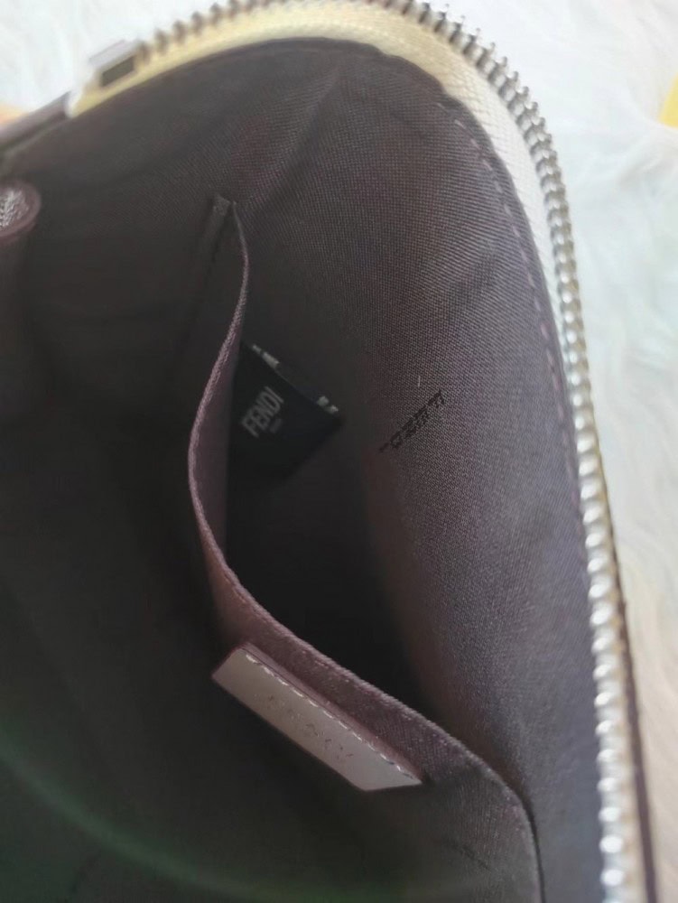 【AT13908】フェンディFendiのクラシックなクラッチバッグ - エレガントでモダンなデザイン | Fendi Roma