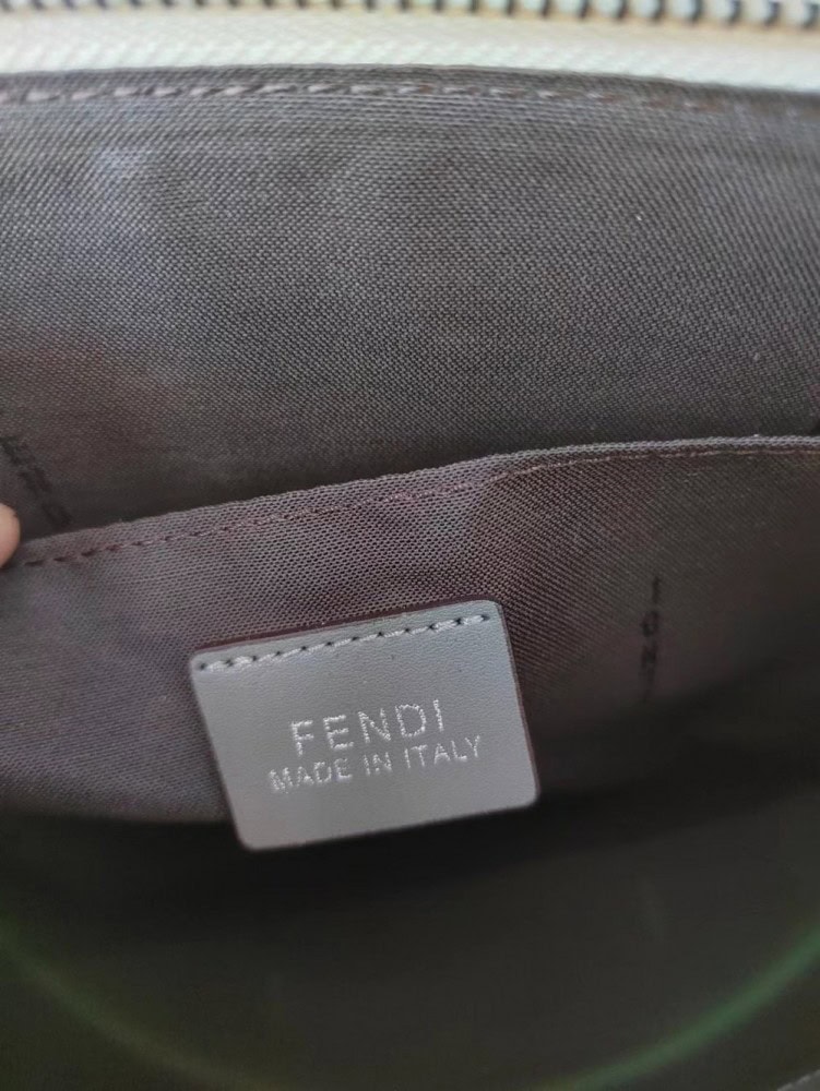 【AT13908】フェンディFendiのクラシックなクラッチバッグ - エレガントでモダンなデザイン | Fendi Roma