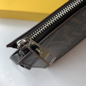 【AT13912】フェンディ・ローマ クラシッククラッチバッグ - 高級都会ファッションを演出 | Fendi