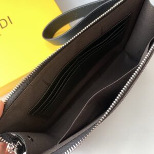 【AT13912】フェンディ・ローマ クラシッククラッチバッグ - 高級都会ファッションを演出 | Fendi