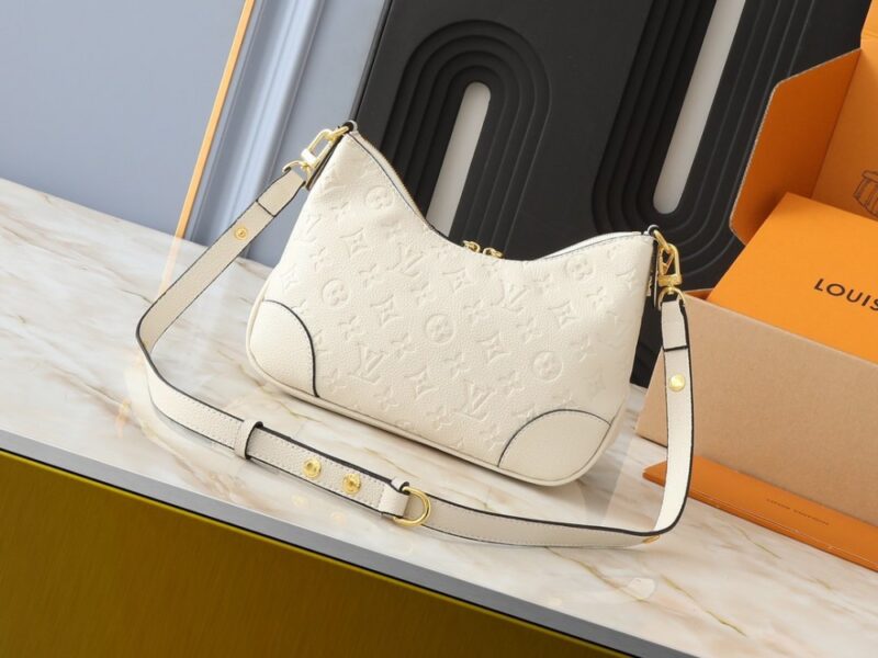 【AT13916】牛角地包-上品な贅沢感、金色メタルチェーンが際立つ-Prada | Louis Vuitton Malletier