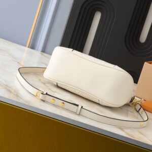 【AT13916】牛角地包-上品な贅沢感、金色メタルチェーンが際立つ-Prada | Louis Vuitton Malletier