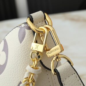 【AT13918】Monogram 純白エンボスカーフスキンハンドバッグ、都会的な女性のための究極のファッションアイテム | LV