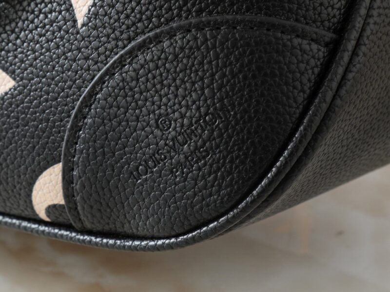 【AT13920】ルイ・ヴィトンのモノグラムエンボス牛革ハンドバッグ、豪華なファッションアクセサリー | Louis Vuitton