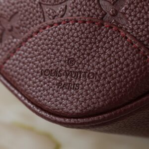 【AT13921】ルイ・ヴィトンのブローニュハンドバッグ - ゴールドチェーンデザインとワインレッドカラー | Louis Vuitton Paris