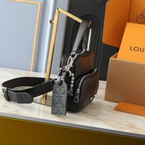 【AT13922】ルイ・ヴィトンLV黒牛革ハンドバッグ パール飾りリベット装飾付き | Louis Vuitton Malletier