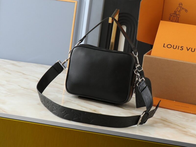 【AT13922】ルイ・ヴィトンLV黒牛革ハンドバッグ パール飾りリベット装飾付き | Louis Vuitton Malletier