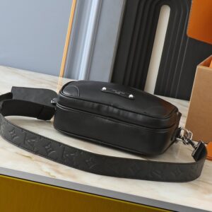 【AT13922】ルイ・ヴィトンLV黒牛革ハンドバッグ パール飾りリベット装飾付き | Louis Vuitton Malletier