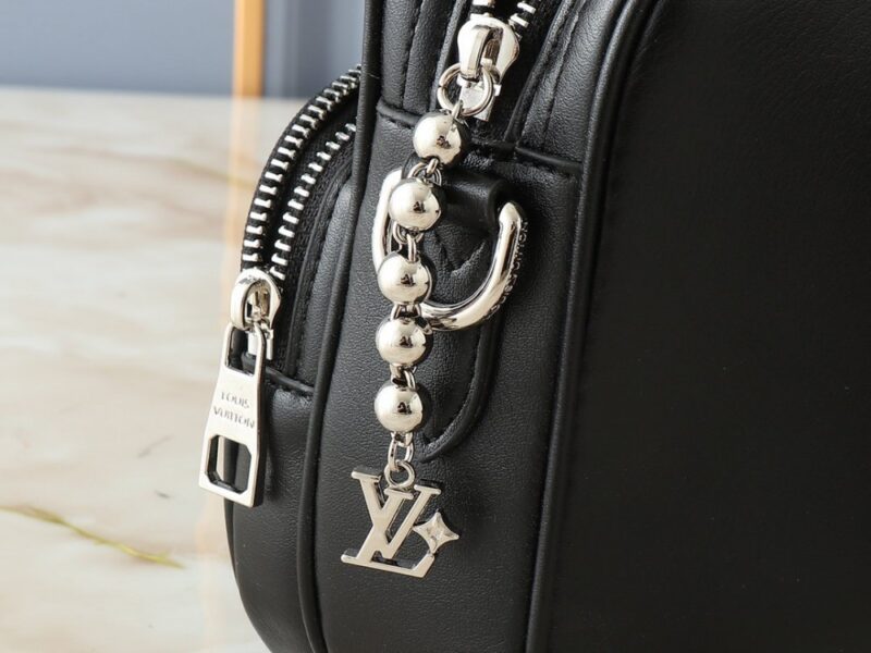 【AT13922】ルイ・ヴィトンLV黒牛革ハンドバッグ パール飾りリベット装飾付き | Louis Vuitton Malletier