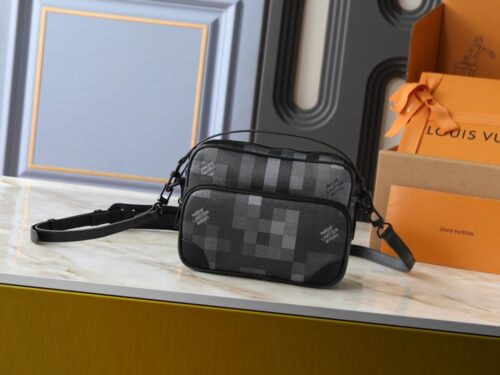 【AT13923】ルイ・ヴィトンピクセル柄カメラバッグ - エレガントな都市ファッションの必需品 | Louis Vuitton Malletier