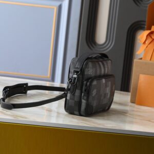 【AT13923】ルイ・ヴィトンピクセル柄カメラバッグ - エレガントな都市ファッションの必需品 | Louis Vuitton Malletier