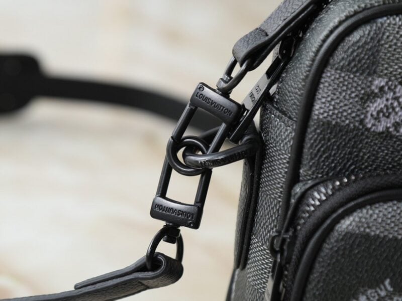 【AT13923】ルイ・ヴィトンピクセル柄カメラバッグ - エレガントな都市ファッションの必需品 | Louis Vuitton Malletier
