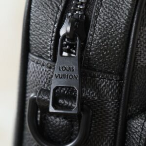 【AT13923】ルイ・ヴィトンピクセル柄カメラバッグ - エレガントな都市ファッションの必需品 | Louis Vuitton Malletier