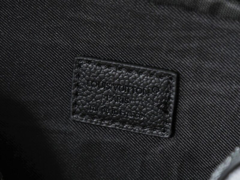 【AT13923】ルイ・ヴィトンピクセル柄カメラバッグ - エレガントな都市ファッションの必需品 | Louis Vuitton Malletier