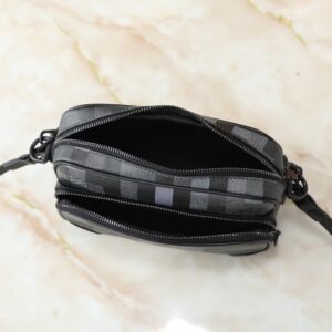 【AT13923】ルイ・ヴィトンピクセル柄カメラバッグ - エレガントな都市ファッションの必需品 | Louis Vuitton Malletier