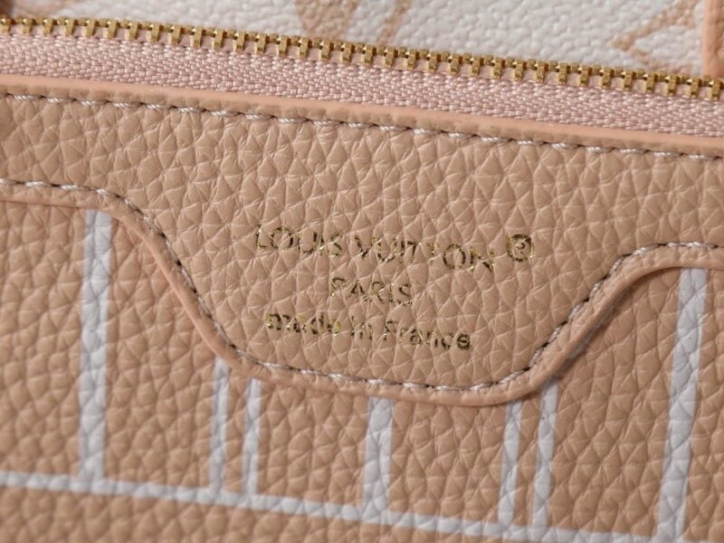 【AT13935】ルイ・ヴィトンのDamier Azur Neverfullハンドバッグ - 軽やかでエレガントなデザイン | Louis Vuitton