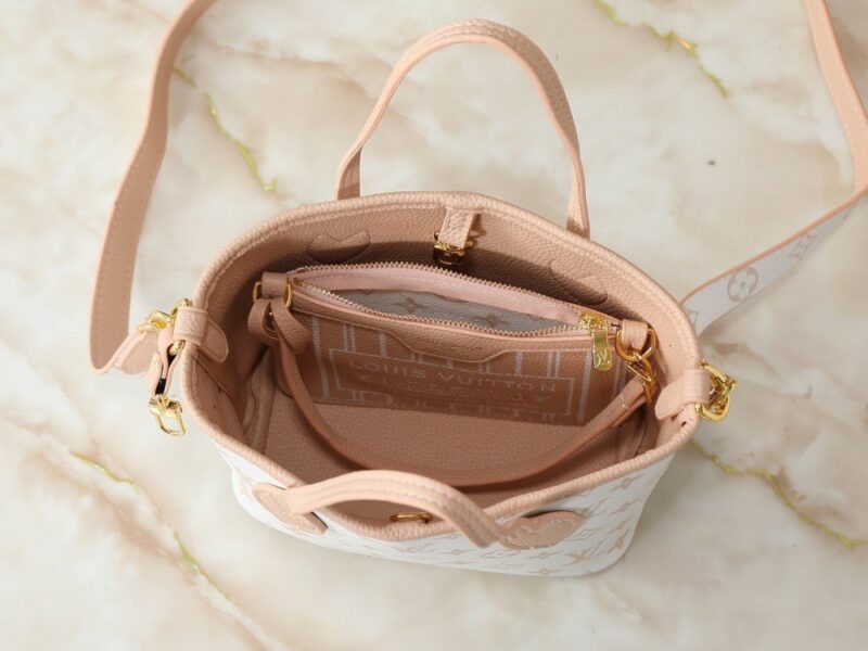 【AT13935】ルイ・ヴィトンのDamier Azur Neverfullハンドバッグ - 軽やかでエレガントなデザイン | Louis Vuitton
